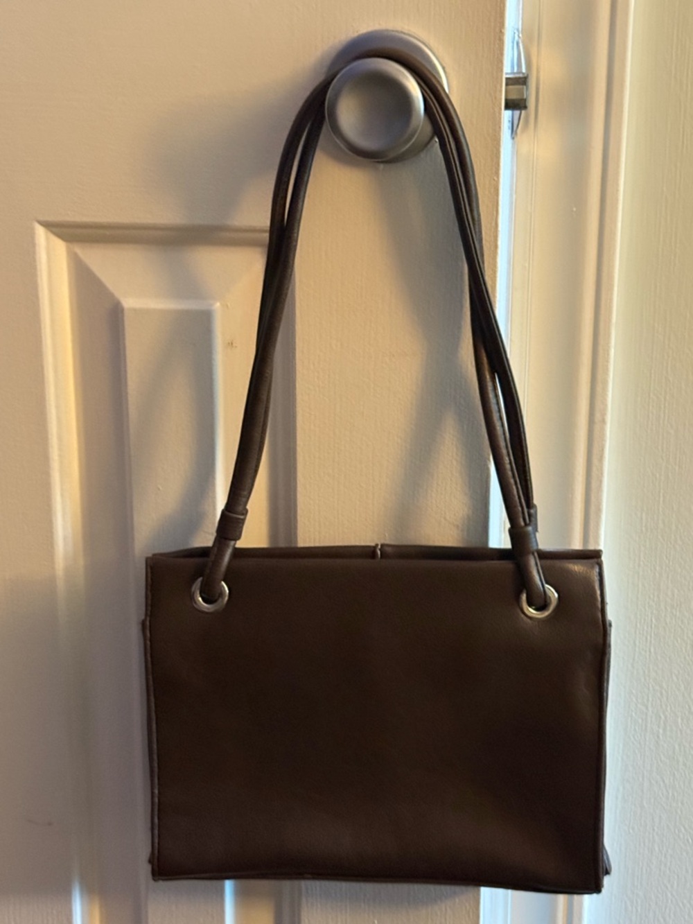 Sag Harbor Classic Brown Leather Shoulder Bag - Picture 2 of 5